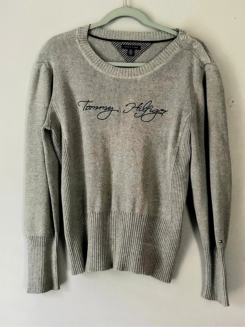 Tommy Hilfiger Women’s Gray Script Logo Knit Sweater Shoulder Buttons Size Large